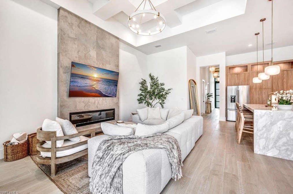 681 93 Ave, Naples FL 34108-2438 exterior