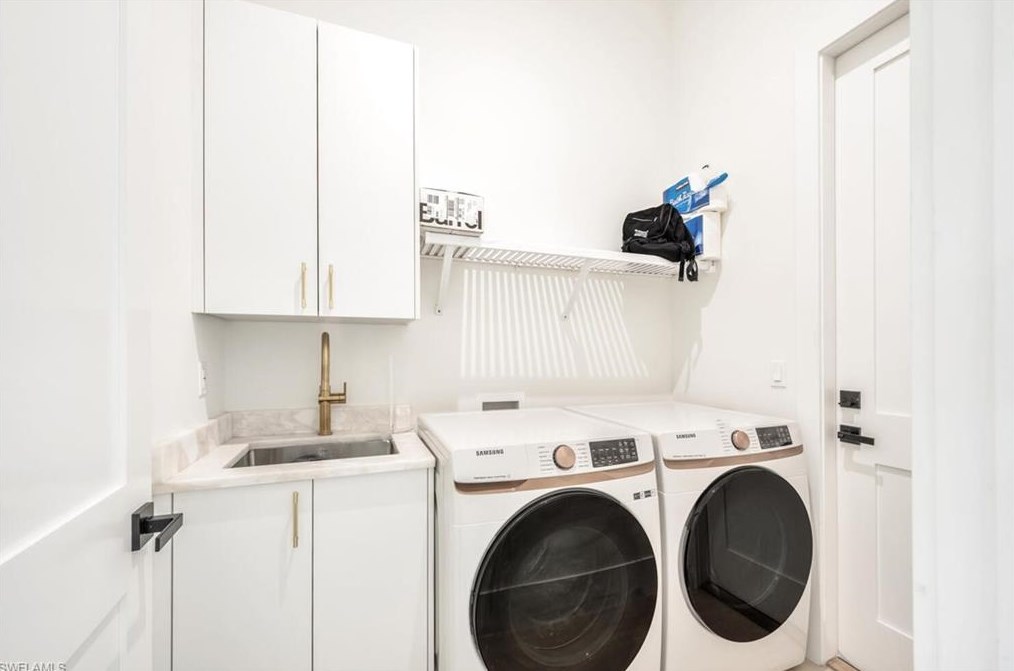 681 93 Ave, Naples FL 34108-2438 exterior