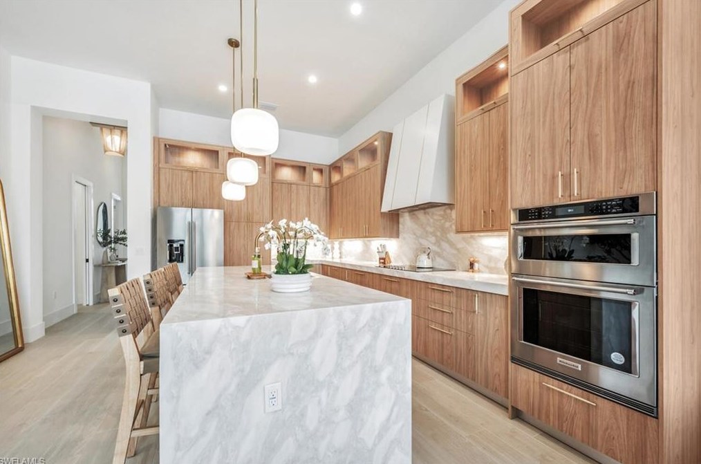 681 93 Ave, Naples FL 34108-2438 exterior