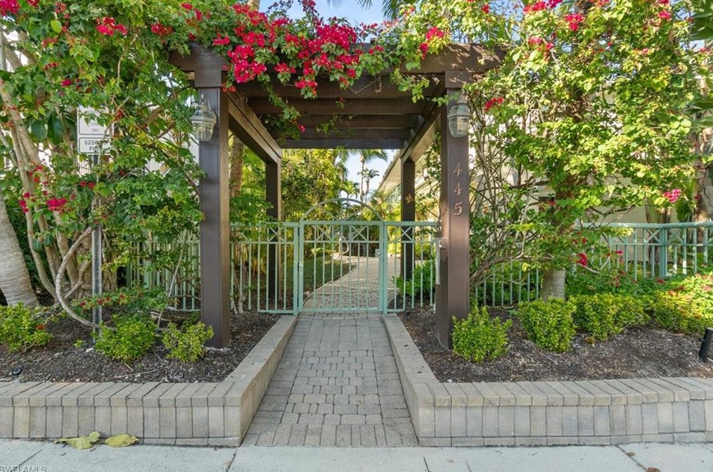 445 3rd Ave S #200, Naples, FL 34102