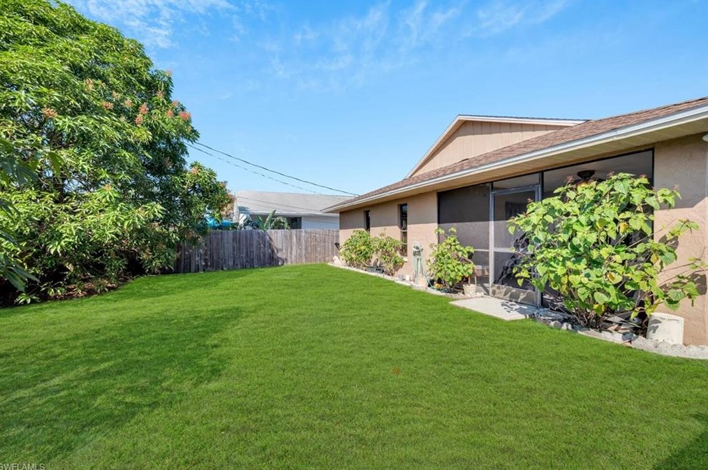 786 93rd Ave N, Naples, FL 34108