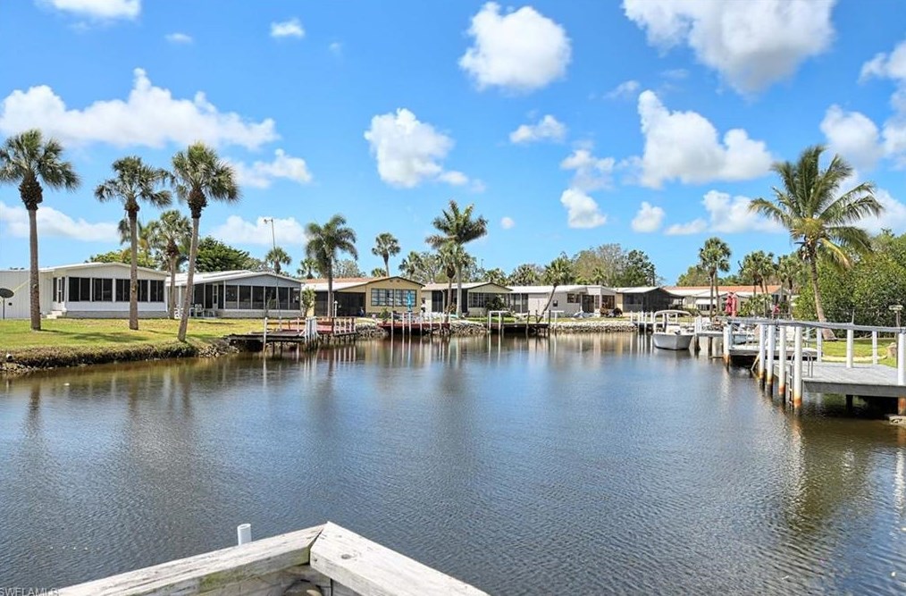 18 Henderson Dr, Naples FL 34114-8232 exterior