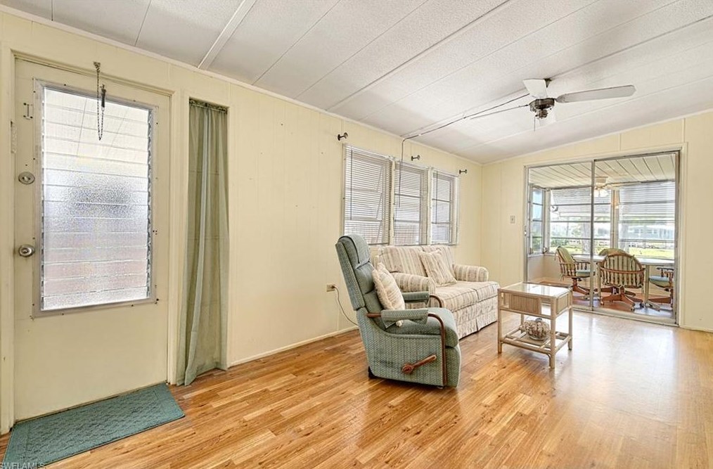 18 Henderson Dr, Naples FL 34114-8232 exterior