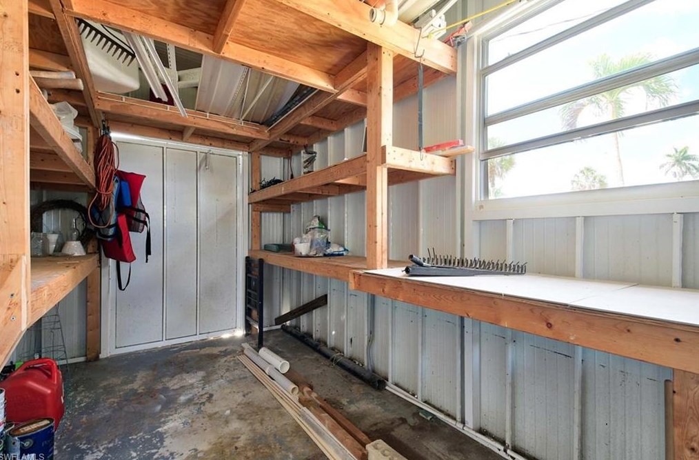 18 Henderson Dr, Naples FL 34114-8232 exterior