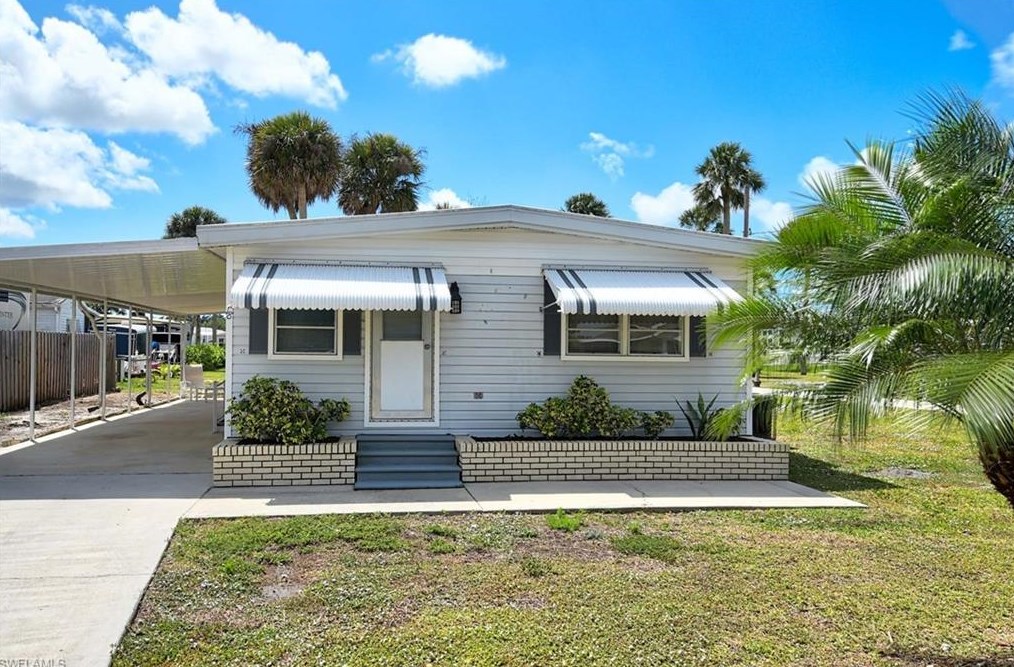 18 Henderson Dr, Naples FL 34114-8232 exterior