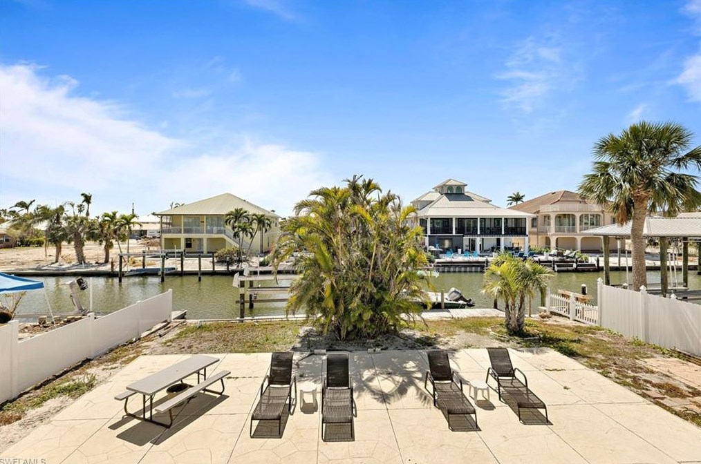 220 Curlew St, Fort Myers Beach, FL 33931