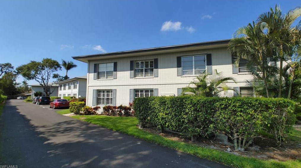 3300 Binnacle Dr, Naples FL 34103-4168 exterior