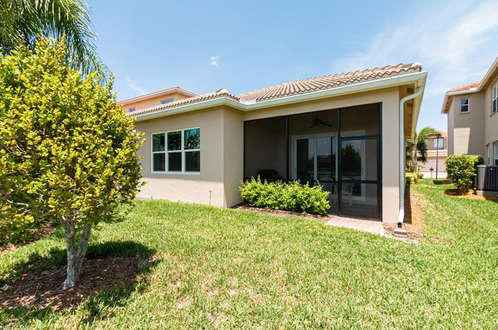10462 Carolina Willow Dr, Fort Myers FL  33913-8804 exterior
