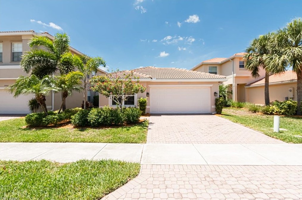 10462 Carolina Willow Dr, Fort Myers FL  33913-8804 exterior