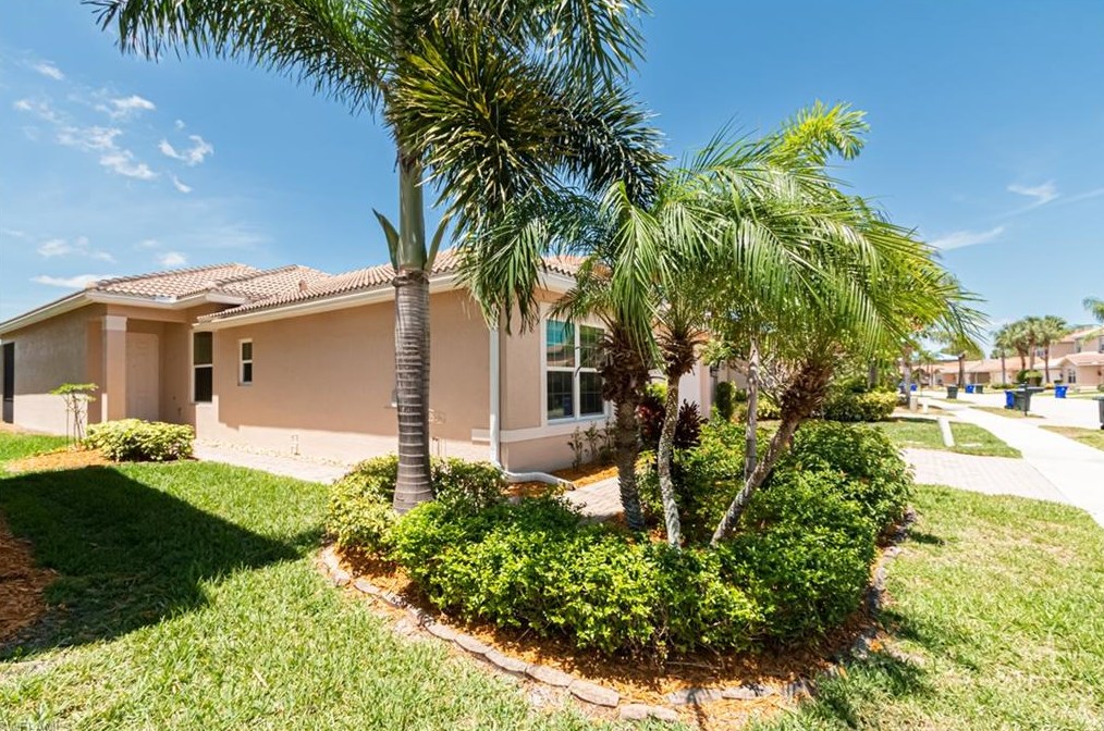 10462 Carolina Willow Dr, Fort Myers FL  33913-8804 exterior