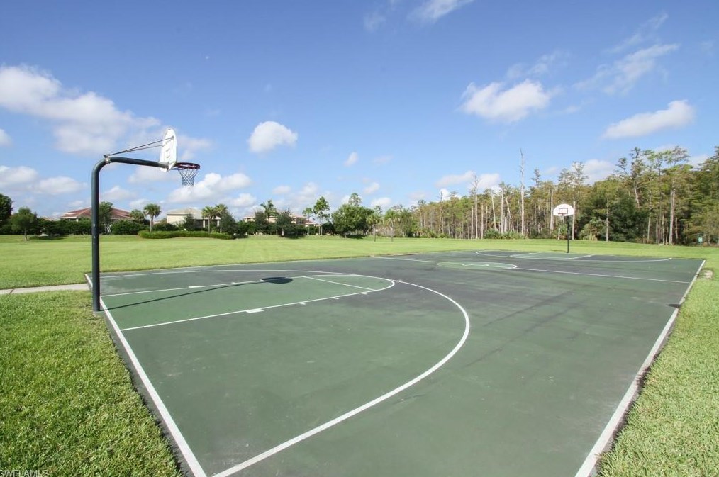 10462 Carolina Willow Dr, Fort Myers FL  33913-8804 exterior