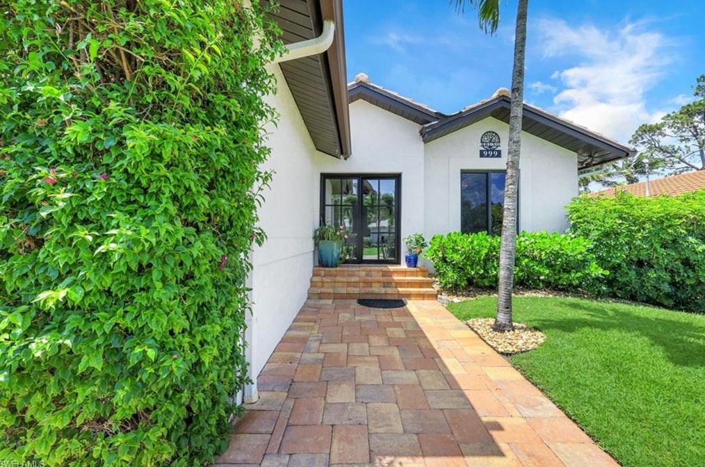 999 E Valley Dr, Bonita Springs, FL 34134