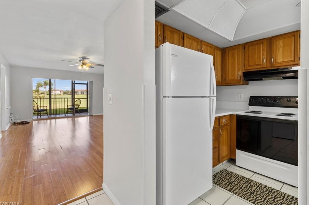 37 High Point Cir E #106, Naples, FL 34103