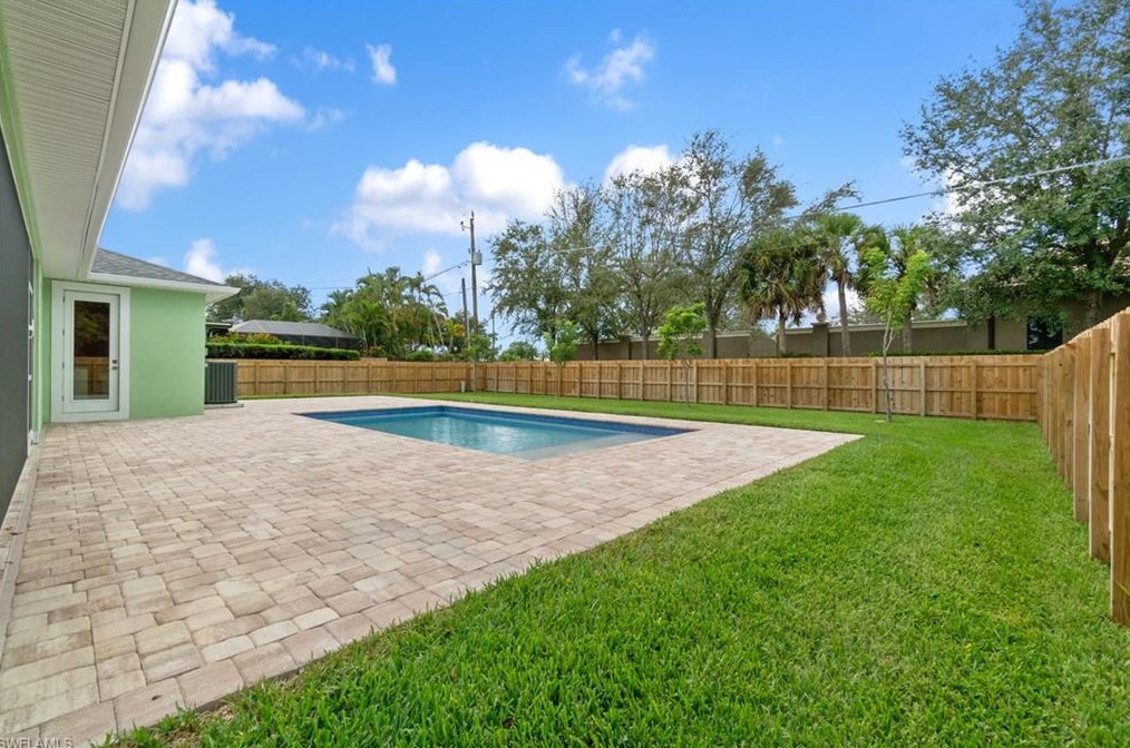 28124 Sunset Dr, Bonita Springs FL  34134-7503 exterior