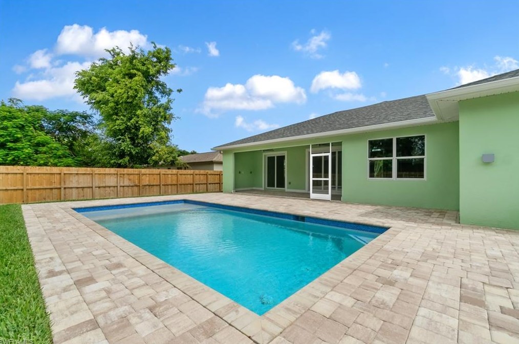 28124 Sunset Dr, Bonita Springs FL  34134-7503 exterior