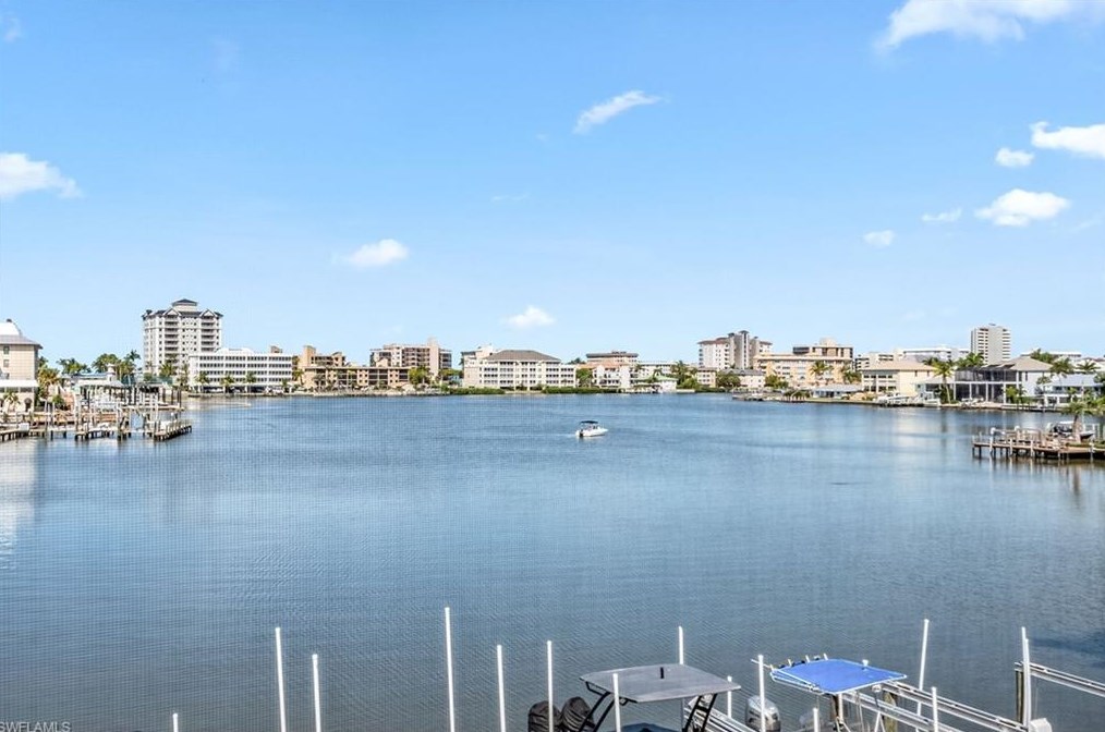 9103 Vanderbilt Dr, Naples FL  34108-2310 exterior