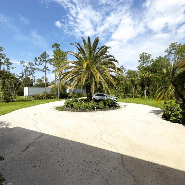 560 Desoto Blvd, Naples FL 34120-9021 exterior