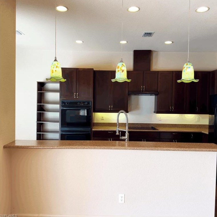 560 Desoto Blvd, Naples FL 34120-9021 exterior