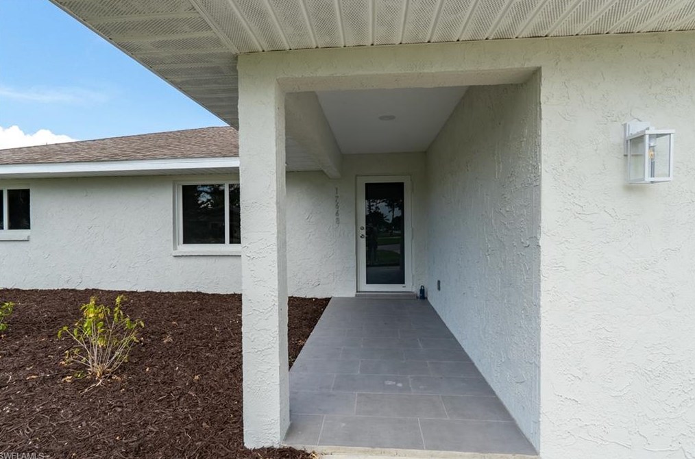 17668 Taylor Dr, Fort Myers FL  33908-4457 exterior