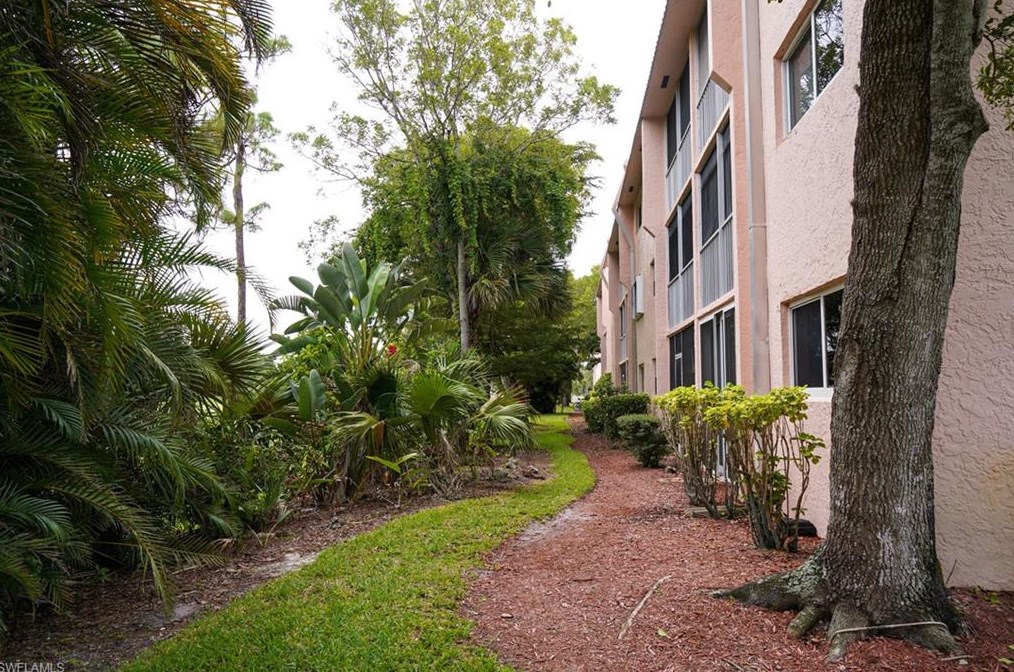 180 Turtle Lake Ct #102, Naples, FL 34105