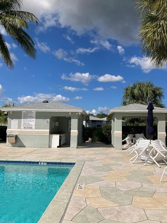 895 New Waterford Dr, Naples FL  34104-7889 exterior