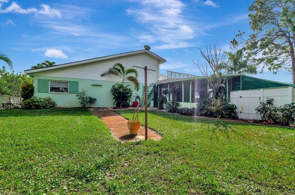 5405 Warren St, Naples, FL 34113