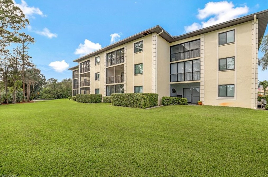 228 Fox Glen Dr, Naples FL 34104-5165 exterior