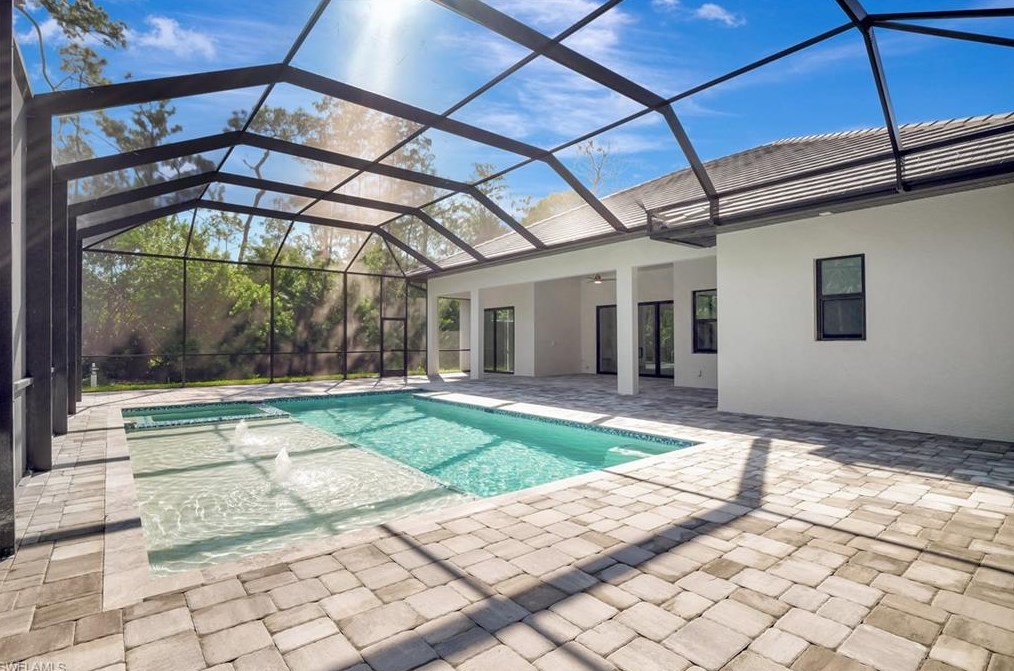 6127 Dogwood Way, Naples, FL 34116