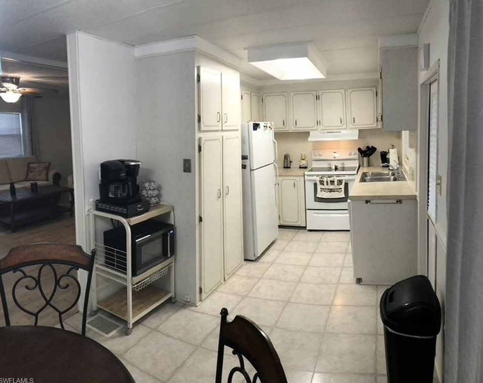 462 Jacaramba Ct, Fort Myers FL  33917-7406 exterior