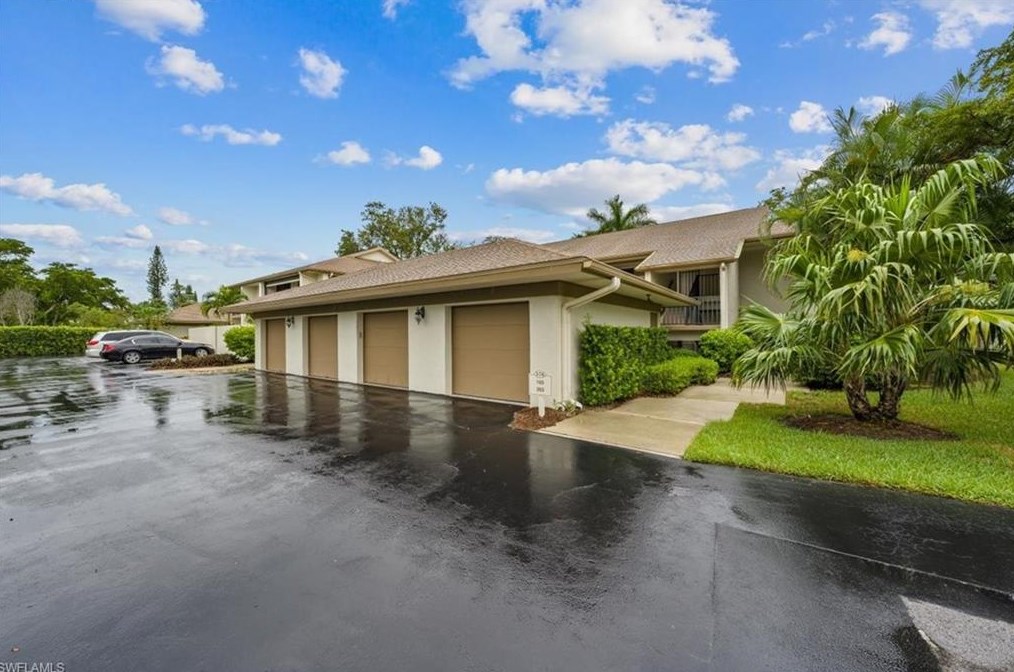 576 Retreat Dr #4-103, Naples, FL 34110