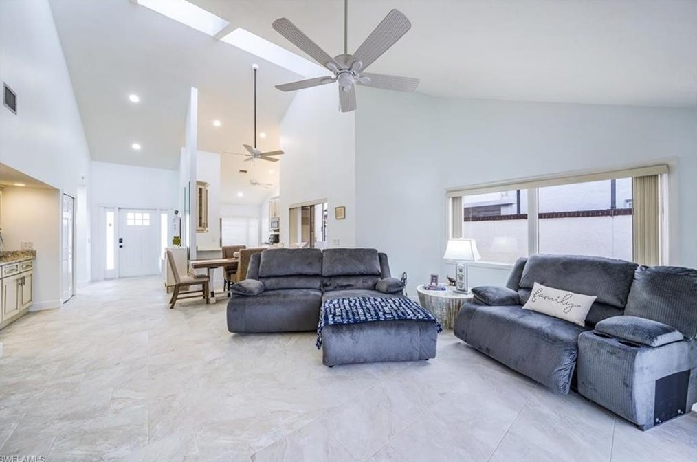 5458 Harbour Castle Dr, Fort Myers FL 33907-7844 exterior