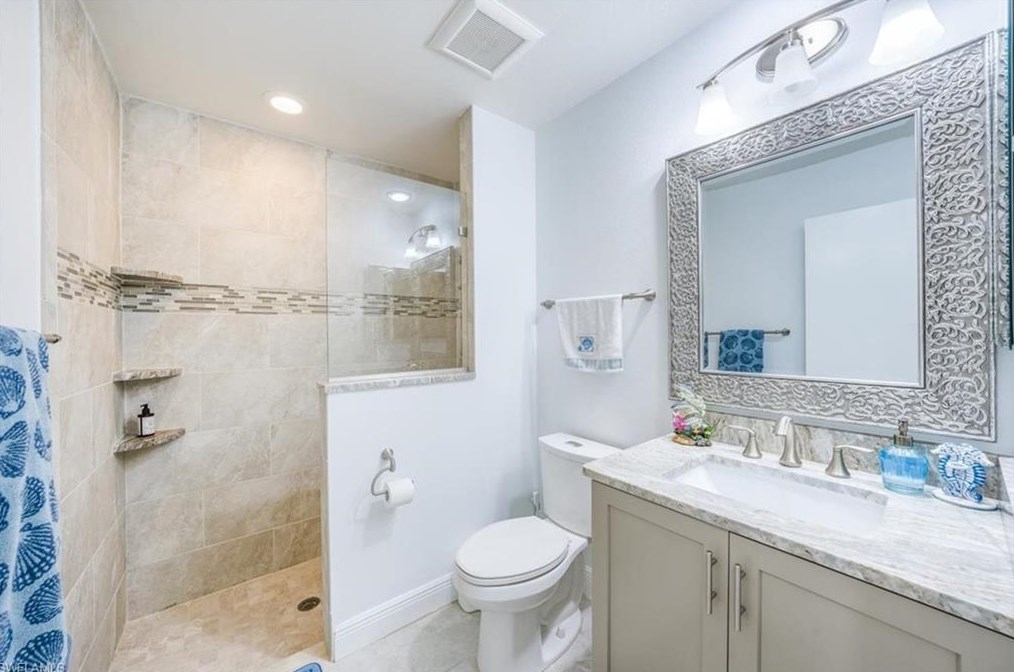 5458 Harbour Castle Dr, Fort Myers FL 33907-7844 exterior