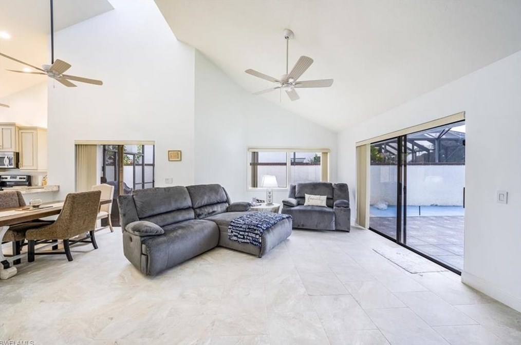 5458 Harbour Castle Dr, Fort Myers FL 33907-7844 exterior