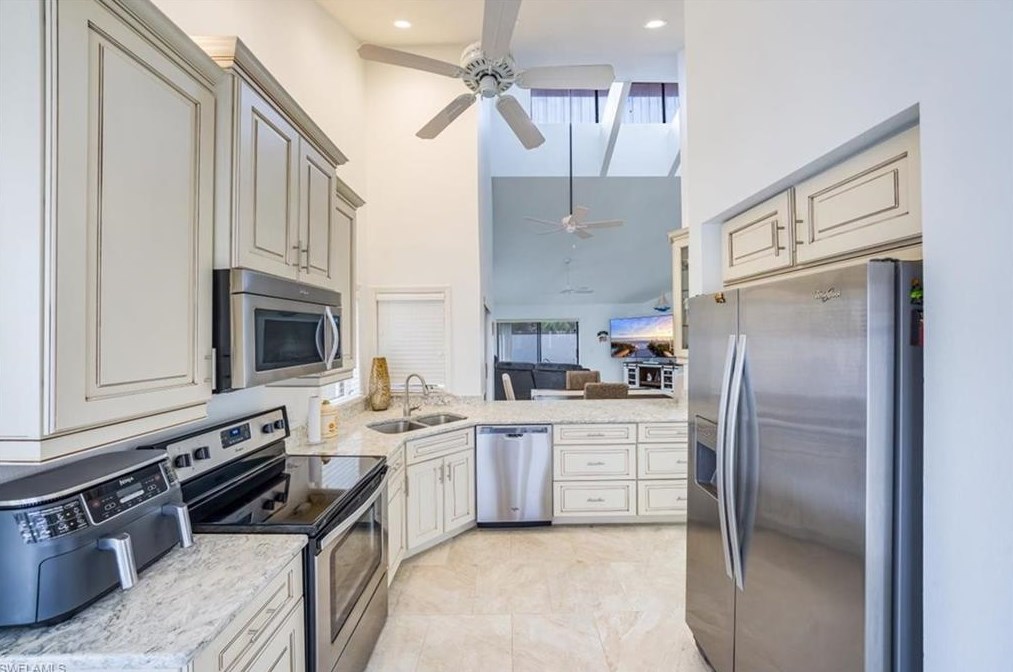 5458 Harbour Castle Dr, Fort Myers FL 33907-7844 exterior