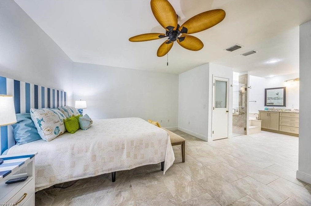 5458 Harbour Castle Dr, Fort Myers FL 33907-7844 exterior