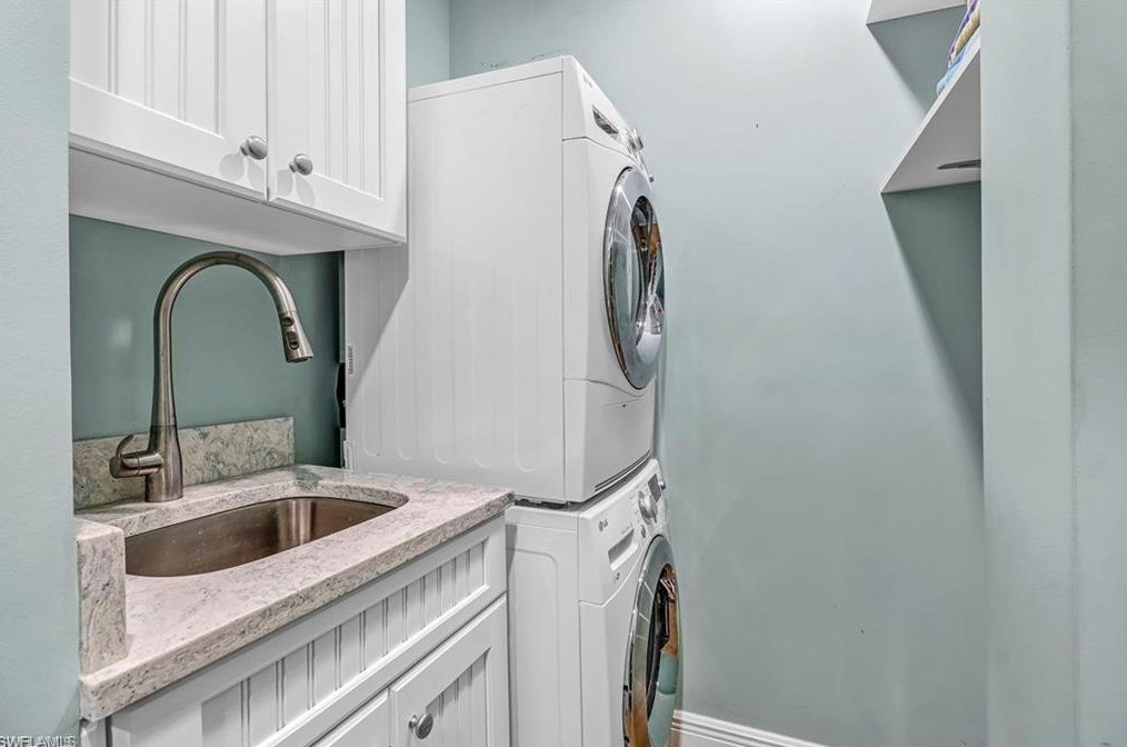 9103 Vanderbilt Dr #2-305, Naples, FL 34108