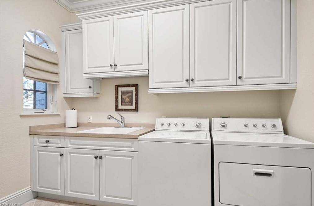 2906 Leonardo Ave, Naples FL exterior