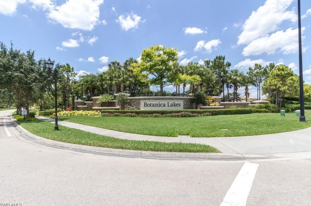 10462 Carolina Willow Dr, Fort Myers FL  33913-8804 exterior