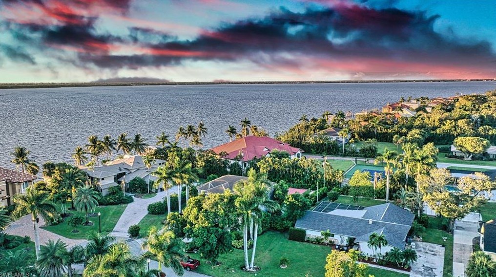 1227 Walden Dr, Fort Myers FL  33901-8833 exterior