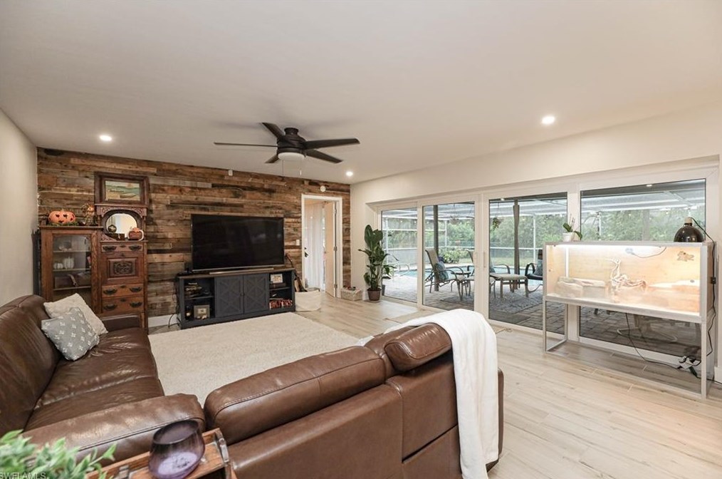 1227 Walden Dr, Fort Myers FL  33901-8833 exterior