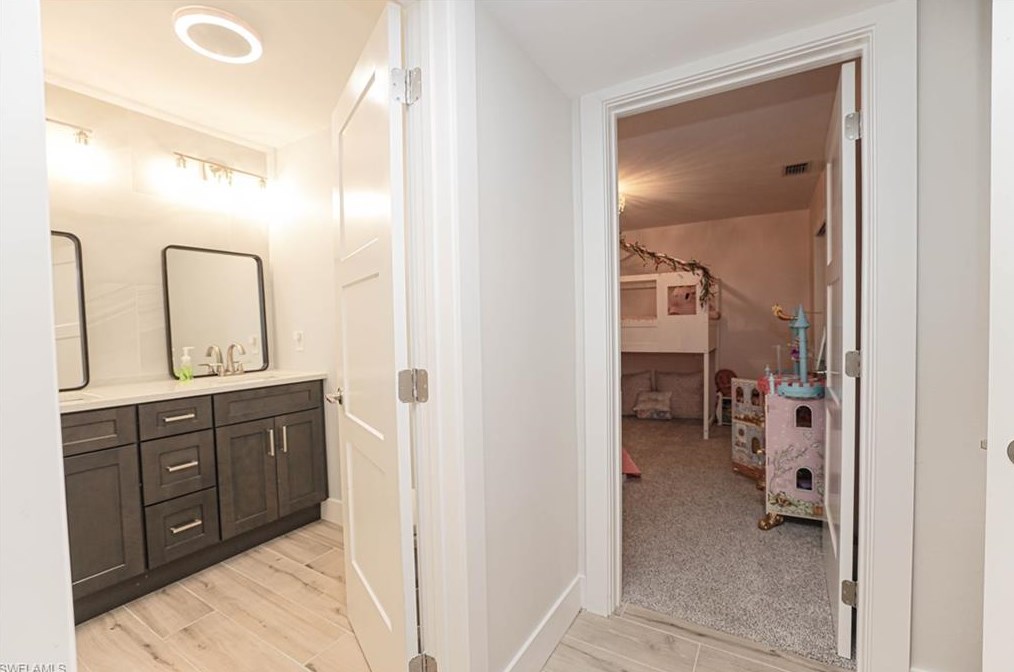 1227 Walden Dr, Fort Myers FL  33901-8833 exterior