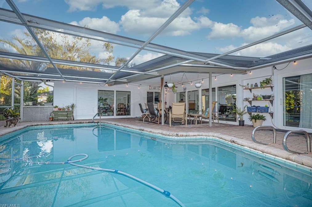 1227 Walden Dr, Fort Myers FL  33901-8833 exterior