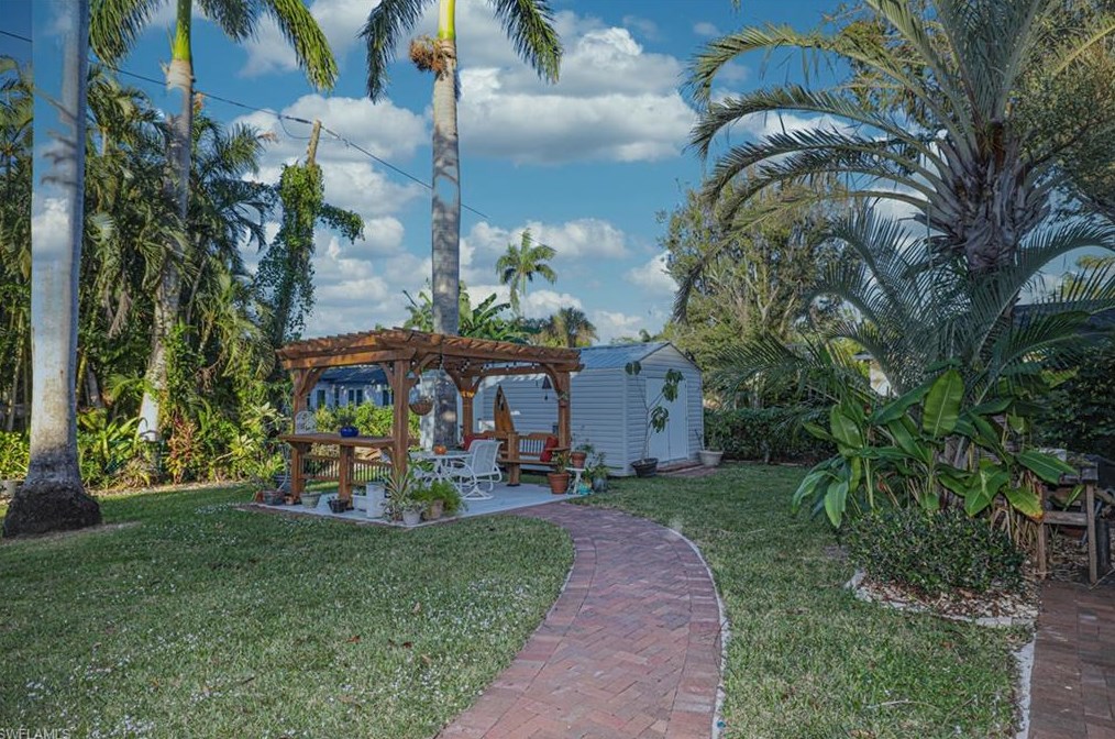 1227 Walden Dr, Fort Myers FL  33901-8833 exterior