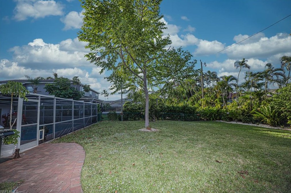 1227 Walden Dr, Fort Myers FL  33901-8833 exterior