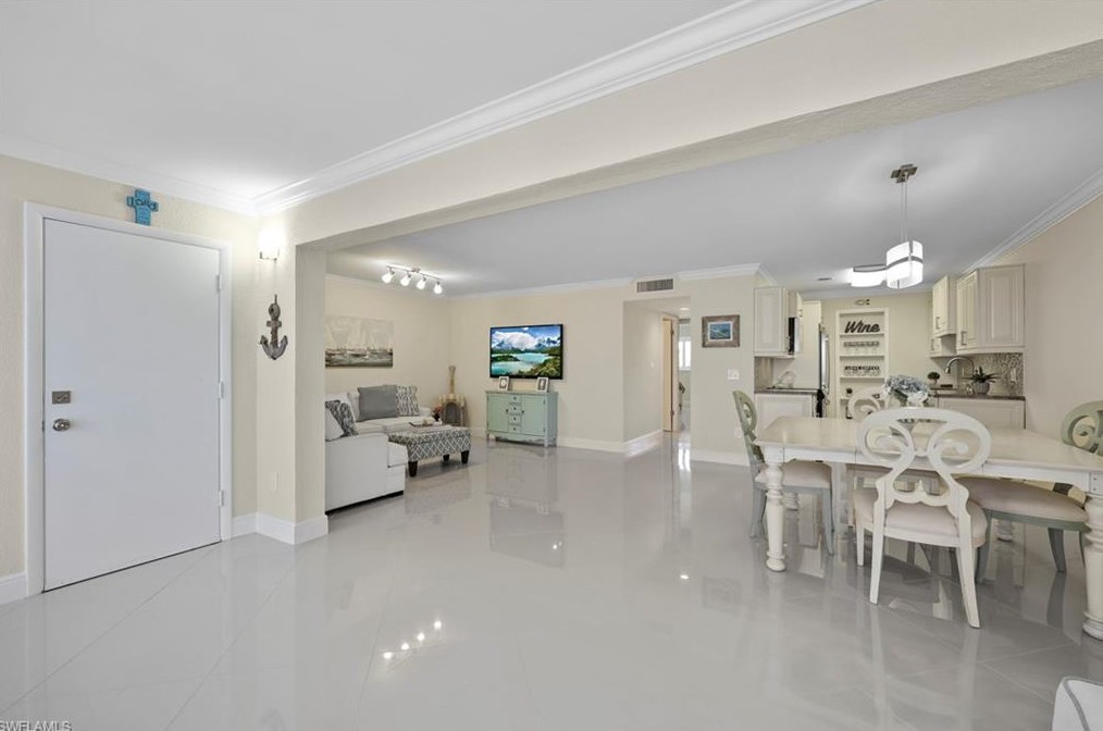 2100 Gulf Shore Blvd, Naples FL 34102-1653 exterior