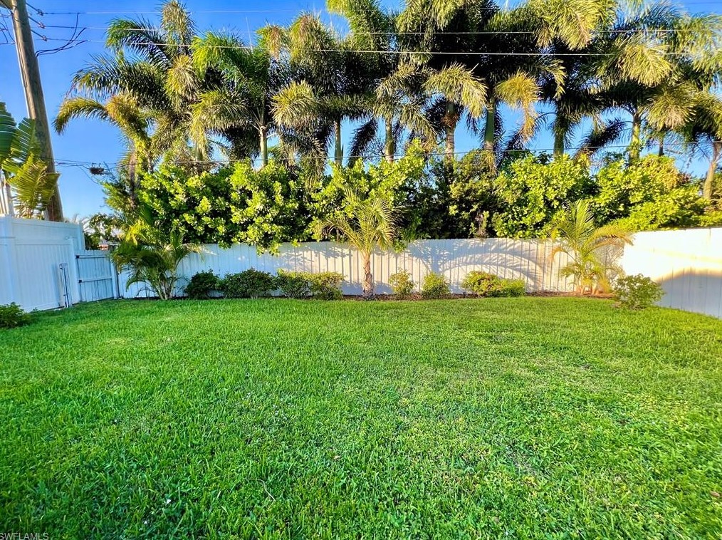 771 94 Ave, Naples FL 34108-2448 exterior