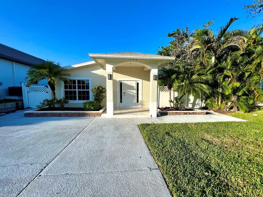 771 94 Ave, Naples FL 34108-2448 exterior