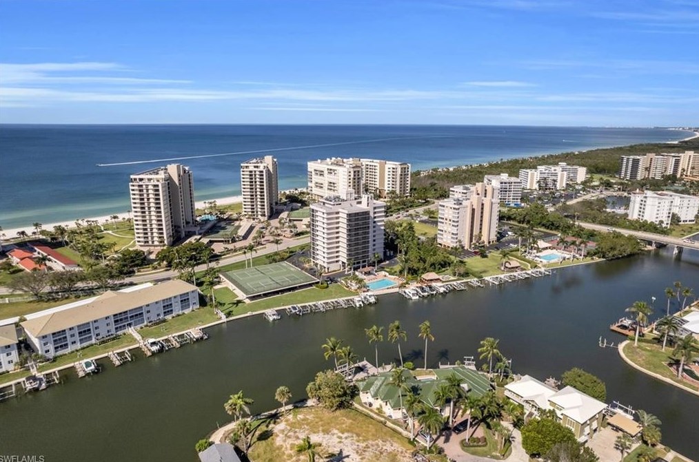 11030 Gulf Shore Dr, Naples FL  34108-1751 exterior