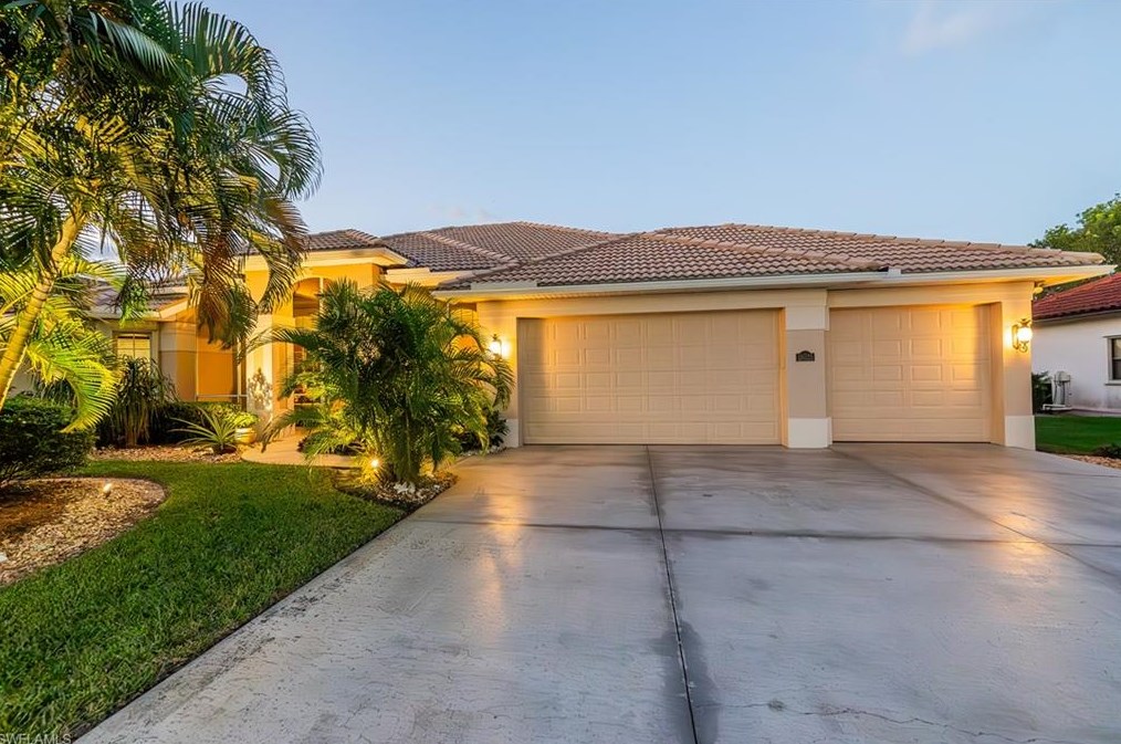 18025 Greenwood Dr, Naples, FL 34114