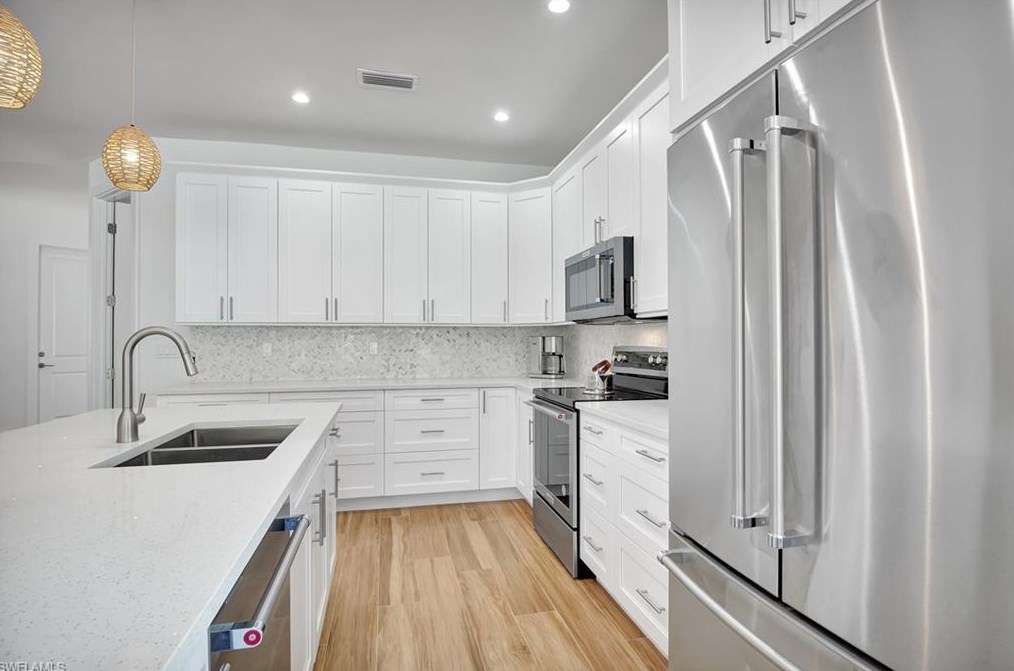 621 105 Ave, Naples FL 34108-1839 exterior